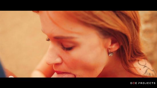 Встретил на пляже мастурбирующую голую русалку и дал ей на клык