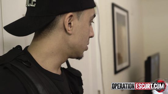 Испуганная проститутка согласилась на жёсткий секс с полицейским