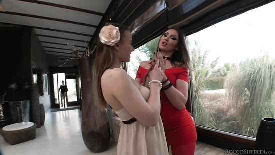 Продюсер Rocco Siffredi согласился трахнуть мачеху и её падчерицу