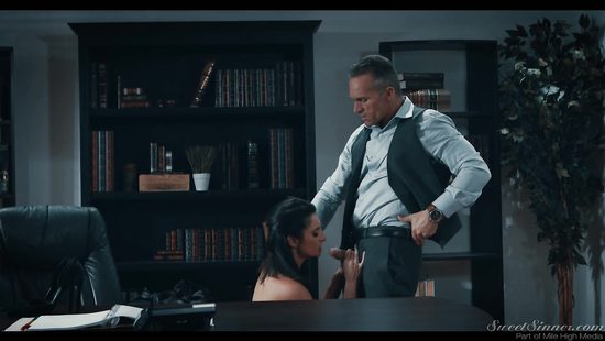 Заявилась к мужу на работу в офис и заставила себя чпокнуть на столе