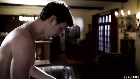 Семейная парочка подобрала на трассе молодую тёлку и устроила с ней оргию