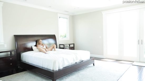 Длинным хером помог грудастой блондинке получить оргазм