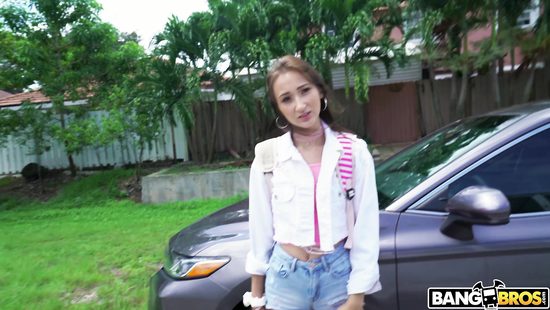 19 летняя брюнетка за деньги дала пикаперу в автобусе