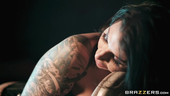 Детектив шпилит в жопу владелицу бара за информацию о своём напарнике