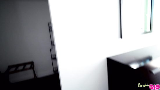 За косяк блондинке пришлось сосать от первого лица на камеру и подставлять киску