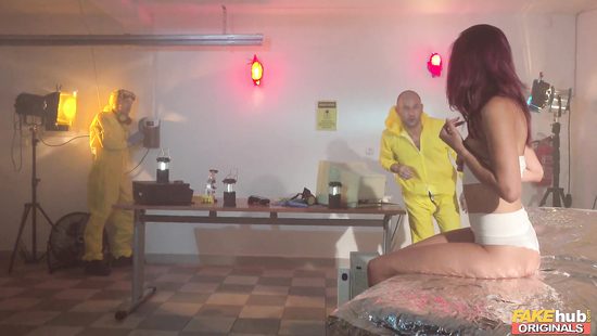 Совершенная секс-машина трахает своих создателей в лаборатории