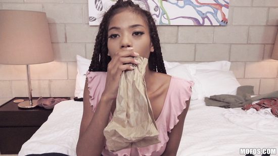 Сделал вид что пришёл свататься и отжарил симпатичную негритянку