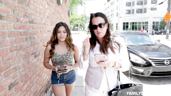 Хотела примирить отчима с матерью и в результате ещё сильнее их поссорила