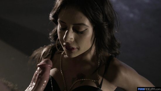 Детектив догнал преступницу на заброшенном складе и засадил ей