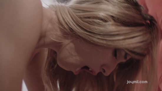 Первый чувственный секс в спальне с новым любовником