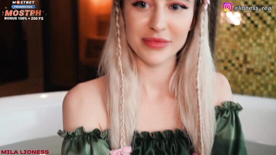 Проваливай из ванной, если не хочешь быть трахнутой!