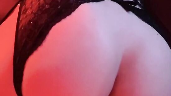 Кончаю малышке на сладкую попку