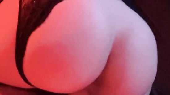 Кончаю малышке на сладкую попку