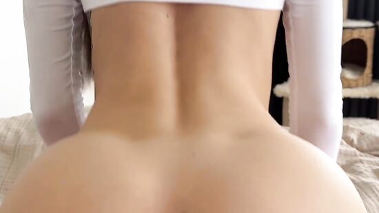 Отрываюсь от члена только чтобы причесаться