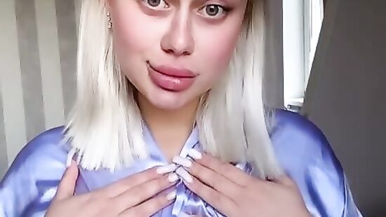 Трясу своими сисечками))