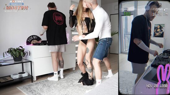 Это супер ди-джей! Супер-мега куколд