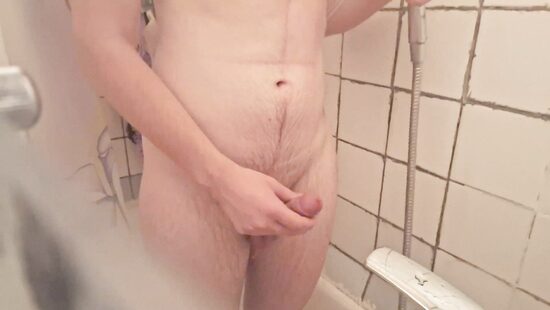 Дрочу в ванне