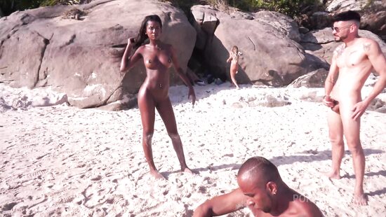 Игры на песке: Все будут смотреть