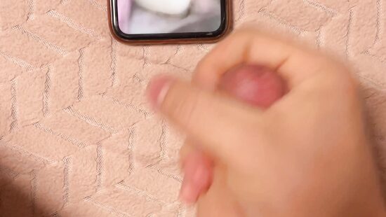 Дрочит на мои фоточки да еще и так сексуально и страстно