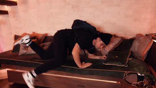 Пойманный вор на разок сгодится