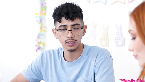 Пасхальными яичками цвета секса