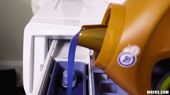 Девчонки лесбиянки навели дома идеальный порядок и классно потрахались