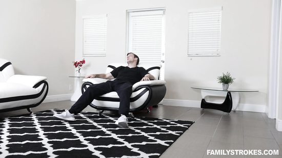 Научила пасынка не только танцевать, но и шпилиться по взрослому