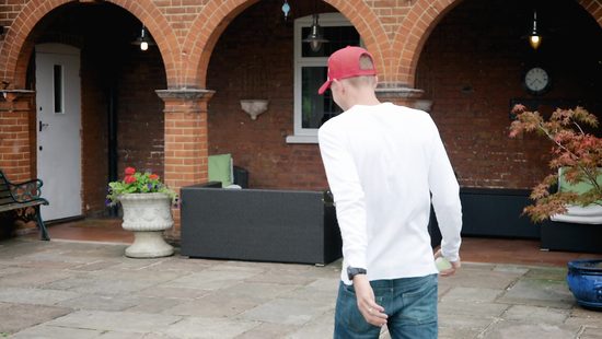 Выиграл у грудастой дамочки игру и получил свой приз натурой