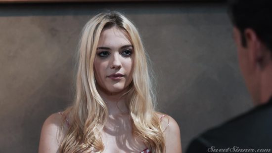 Фотограф в студии ловко приболтал на секс красивую посетительницу