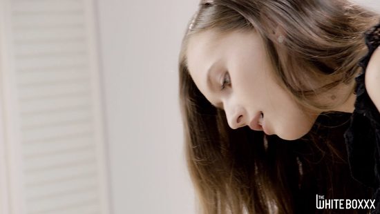 Первый раз увидел подругу с лесбиянкой и чпокнул обеих красоток