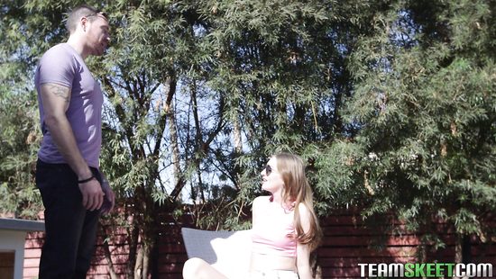 Сбил красотку на машине и заслужил прощение при помощи оргазма