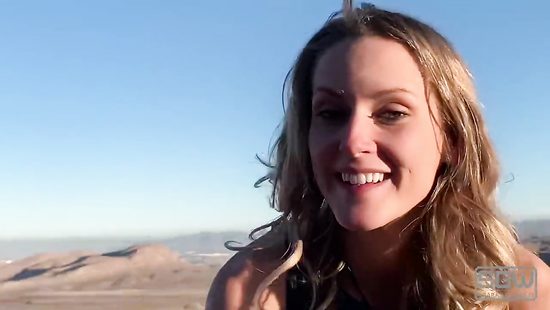 На закате в горах парнишка трахнул грудастую подружку раком