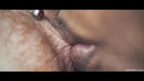 Негритянка и белая красотка доводят друг дружку до оргазмов кунилингусом