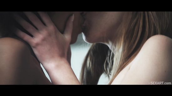 Негритянка и белая красотка доводят друг дружку до оргазмов кунилингусом