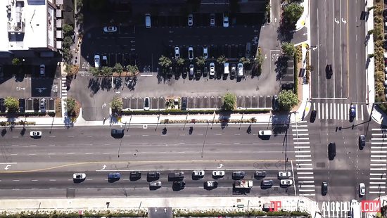 Грудастая латинка обучает брюнетку тонкостям однополого секса