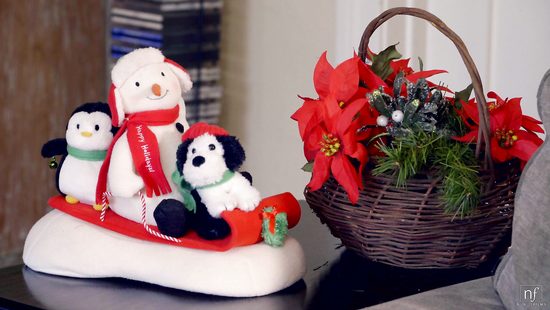 В Новый год нарядилась Сантой и вылизала киску подружки упругим язычком