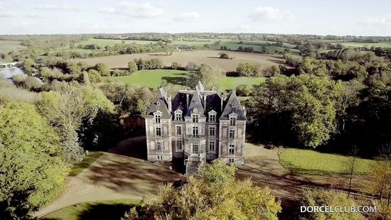 Старый муж вместе с молодым любовником в два ствола отжарил красотку жену