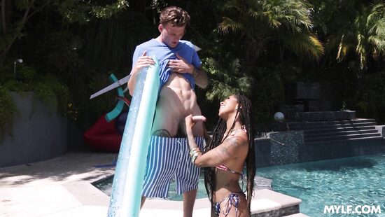 Чтобы знал, как пёхать секретарш