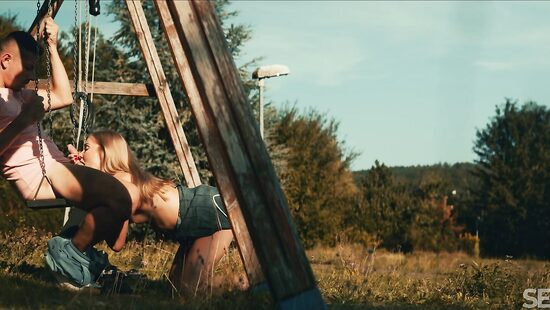 Сделаем это на качелях