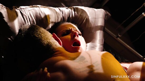 Служанка с функцией минета