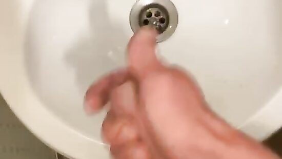 Дрочу напротив себя