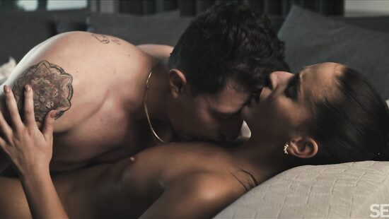 Флирт уводит в карнавал ночной похоти