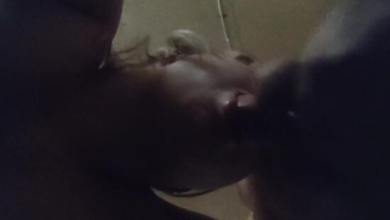 Кончил в рот на камеру жене