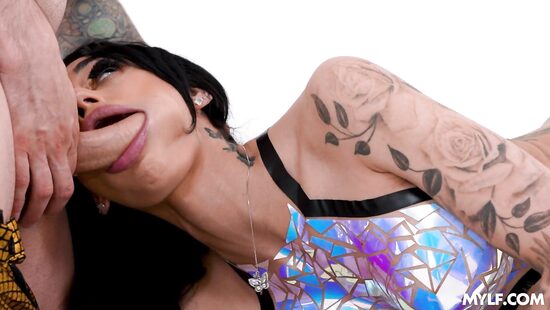 Схера ли диско-сиськи снова в моде?