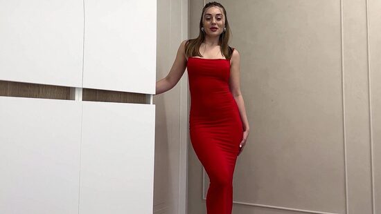 Хочешь знать, что под платьем?