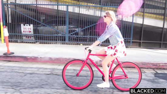 Поступила в аспирантуру и на радостях соблазнила парня своей подруги