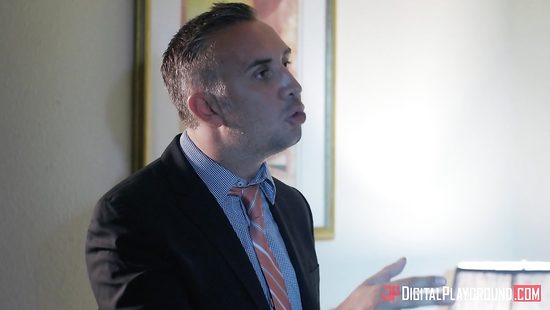 Везучий мужичок оттрахал в сочные киски жену и сексапильную грабительницу