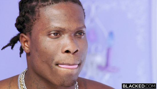 Крупный нигер пердолит грудастую блонду огромным членом и кончает в киску