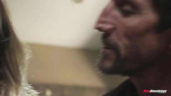 Жена подверглась жесткому траху за пользование секс машиной без разрешения