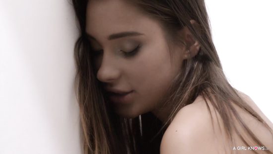 С утра в голове лишь мысли о лесбийском сексе